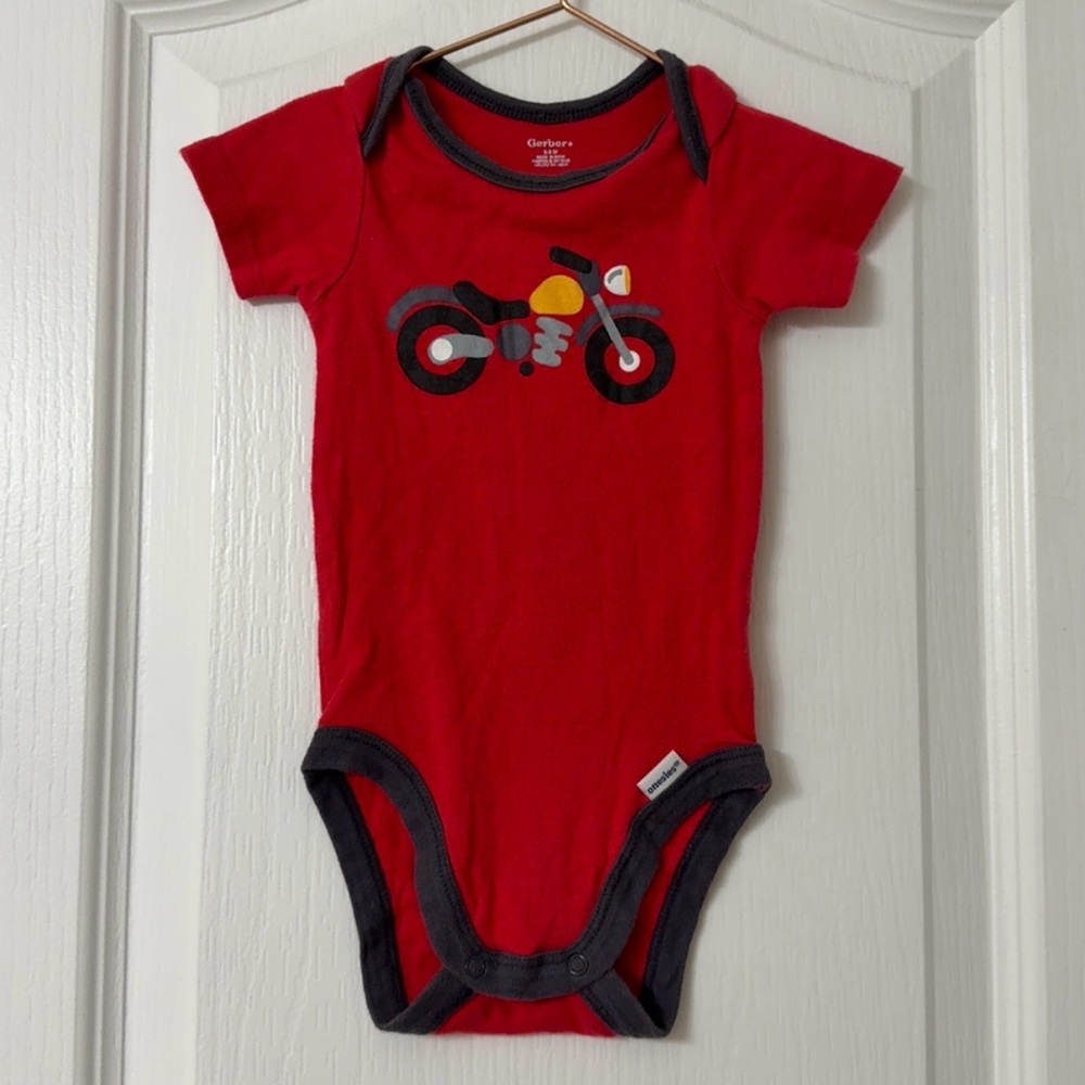 Gerber Baby Boy 100% Cotton Red Black Motorcycle Bodysuit Snap Size 6-9 months